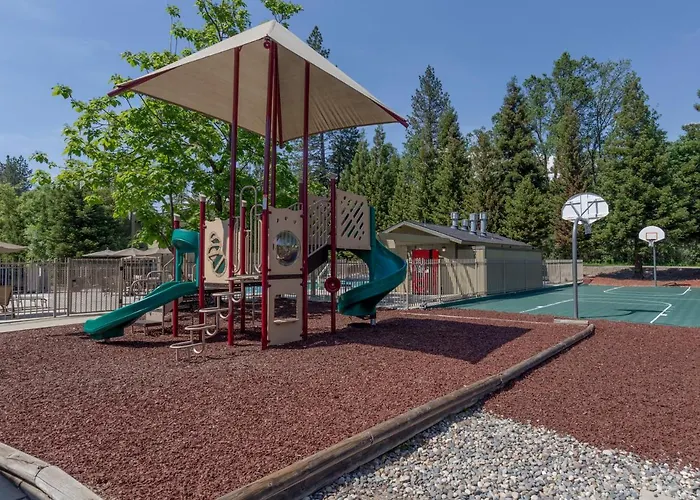 Yosemite Hotels - Bass Lake