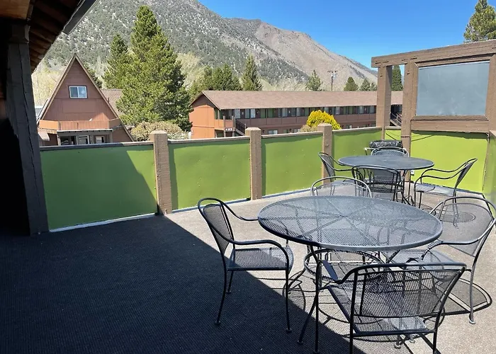 Yosemite Hotels - Lee Vining